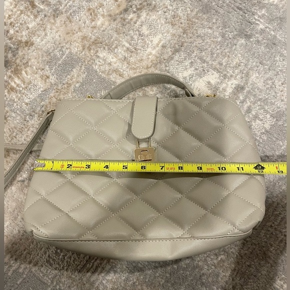 Bebe LYLA Shoulder Bag Taupe Color, Quilted Pattern Great Condition! - Picture 10 of 13